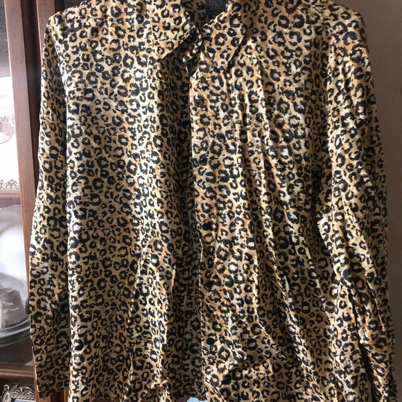 Beautiful Vintage Leopard print button down blouse. Size 14 - Picture 7 of 7